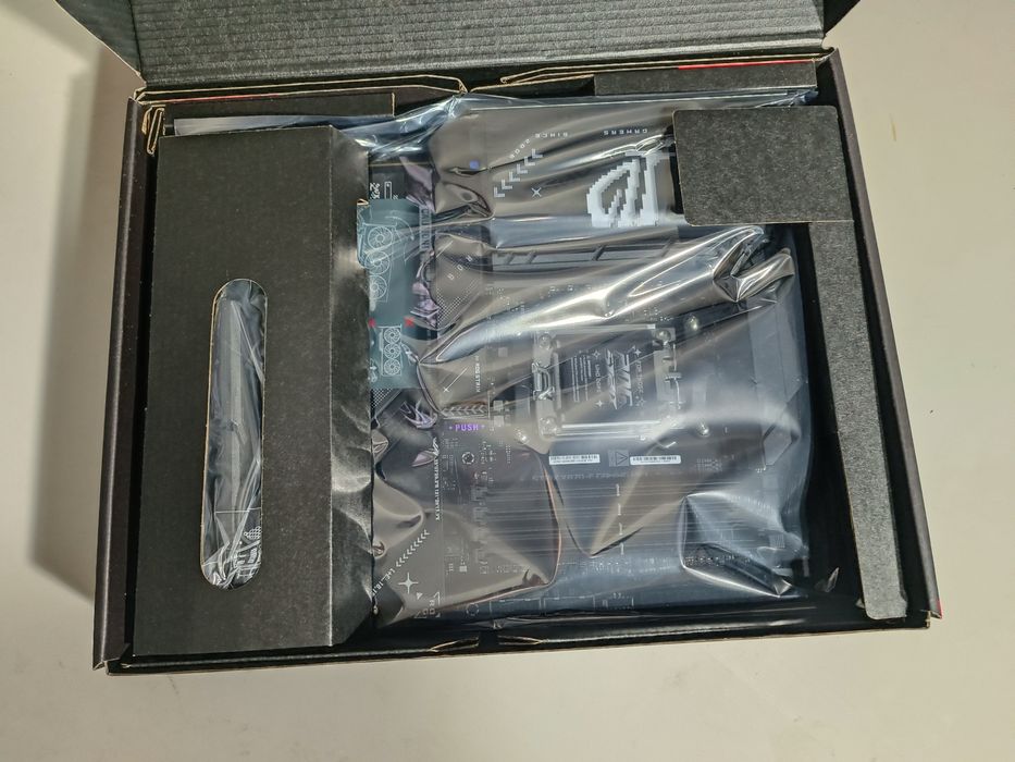 Placa de baza Asus ROG STRIX X870-F GAMING WIFI