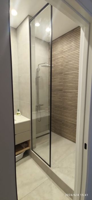 Душевые кабины и перегородки