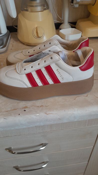 Кроссовки молодежные