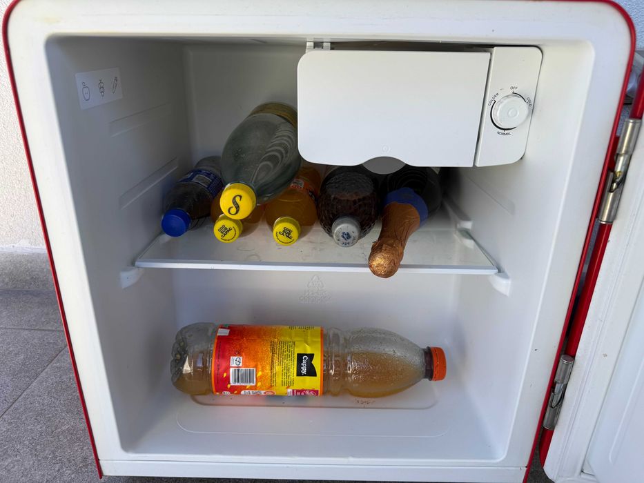 Mini frigider Vortex 47L rosu minibar