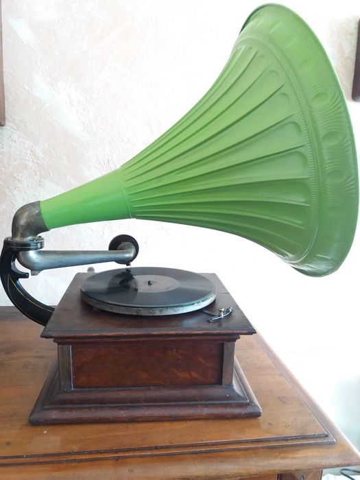 Грамофон с фуния Columbia ок. 1910 г.