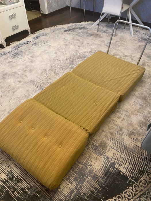 Продам срочно комплект из 2-х раскладных кресло-кроватей