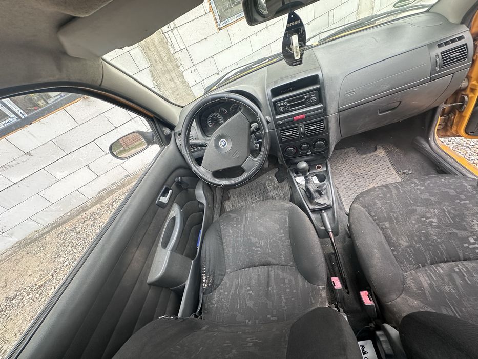Vand fiat strada