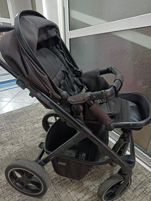 Carucior negru...