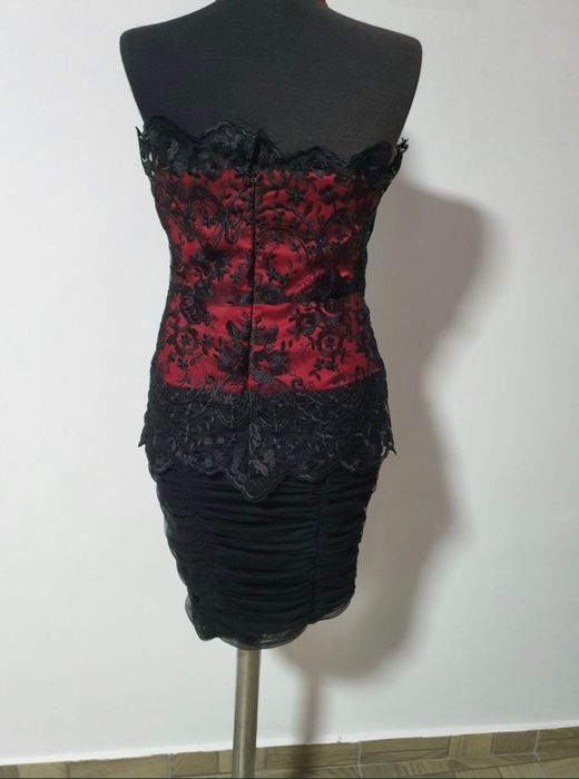 Rochie din  dantela neagra franțuzească cu  tull fronsat ;