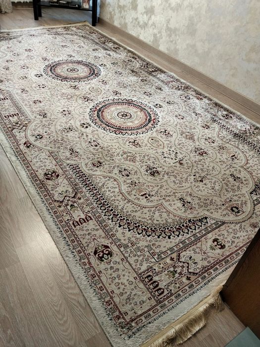 Продам ковёр, шелк, размер 2Х4.Б/у. Торг.