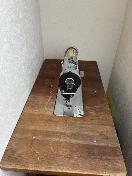 Швейная промышленная 97 класса. с пром.столо.большим мотором