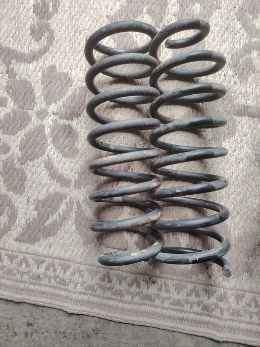 Стойки, пружины на Рено Логан.