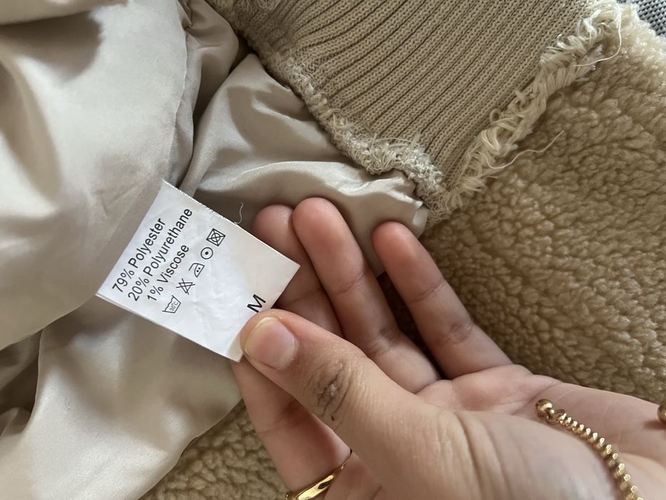 Дамско якенце бежаво