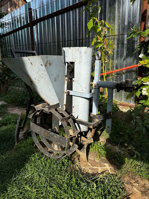 Cultivator de cartofi- utilaj agricol