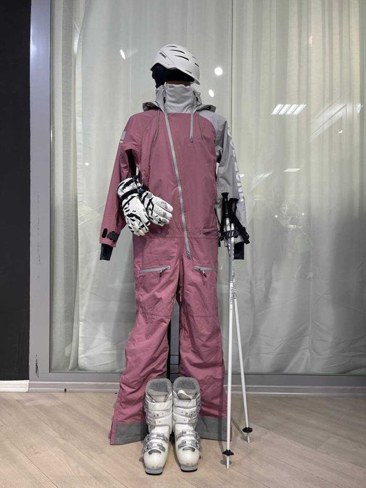 Скидка 10% Фирменный комбинезон Cool zone для лыж и сноуборда.