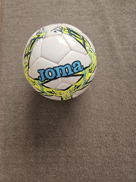 Vând mingi de fotbal