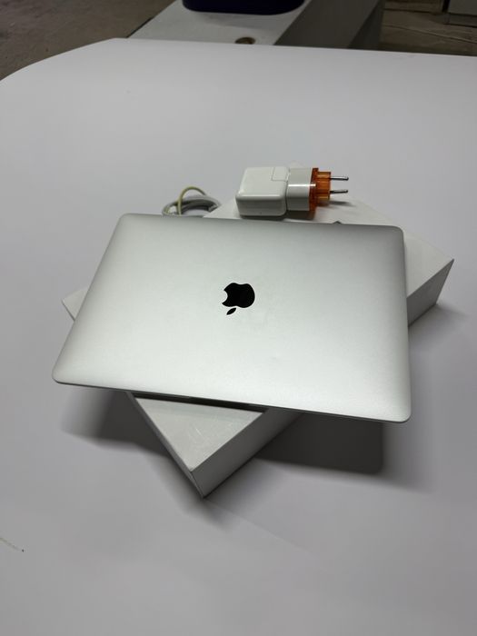 Apple Macbook Air M1 256 ГБ, 94%