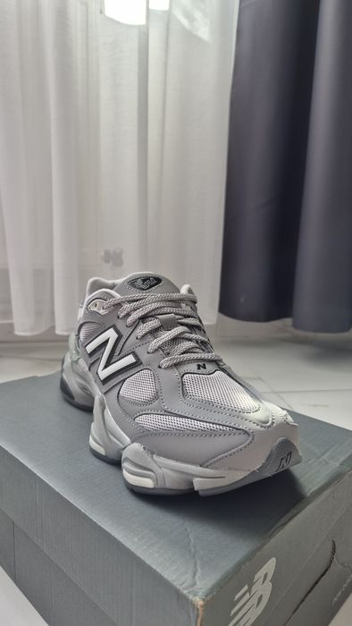 Adidași New Balance 9060 Ofertă
