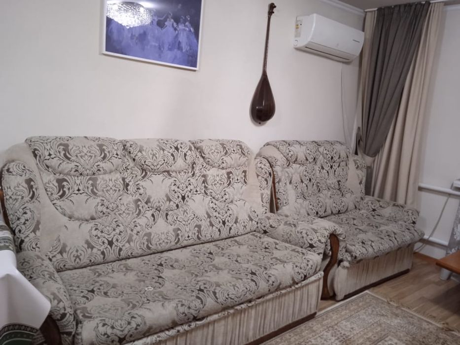 Большой диван, маленький диван и кресло