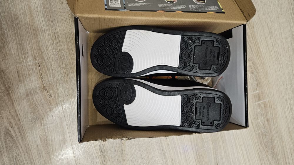 Роликовые кроссовки Heelys