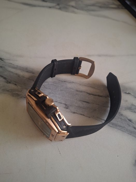 Продам часы новый