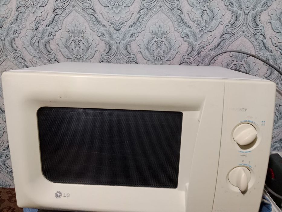 Продаётся микроволновка хорошо работает один месяцев гарантия есть