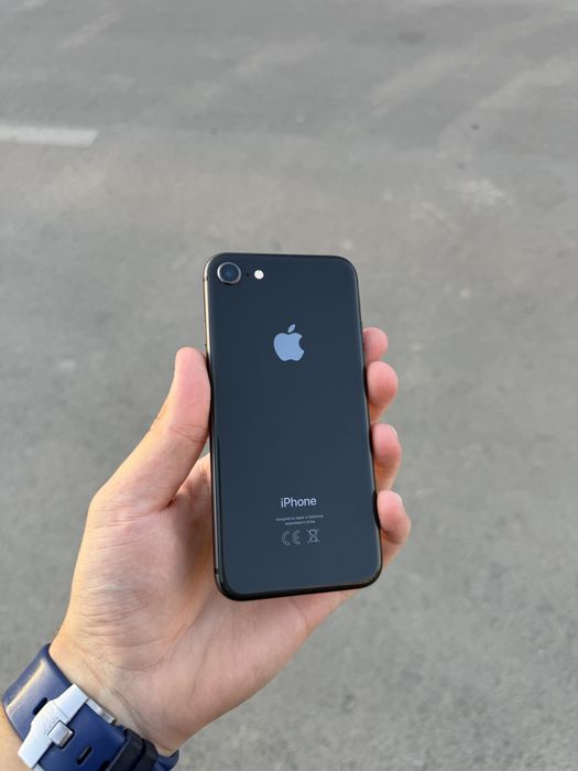 Vand Iphone 8 negru