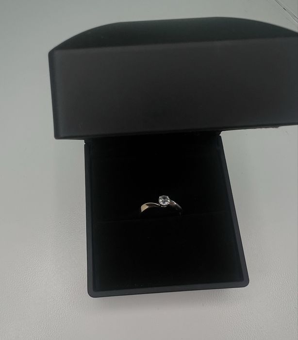 Продаю золотое помолвочное кольцо