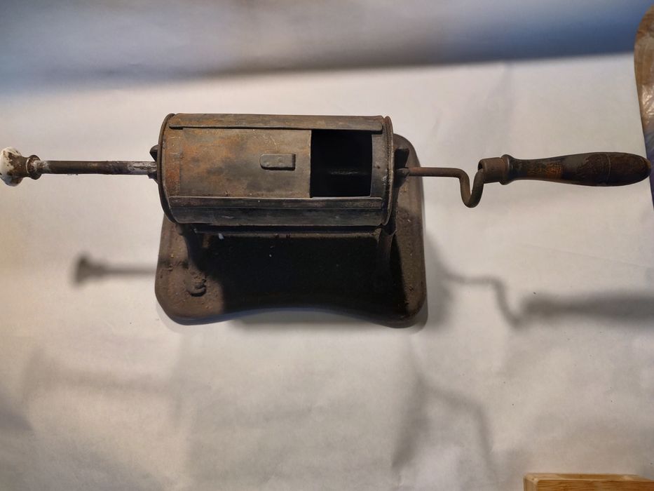 Prăjitor de cafea manual vechi