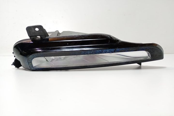 Far ceata dreapta cu doua prinderi rupte GJ3215200AA Land Rover Range