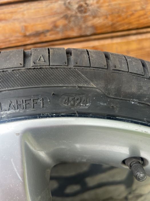 Продавам Летни Гуми 225/35/18 с джанти 18ки