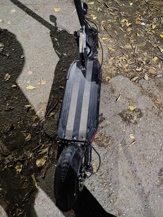 Продаю электро самокат