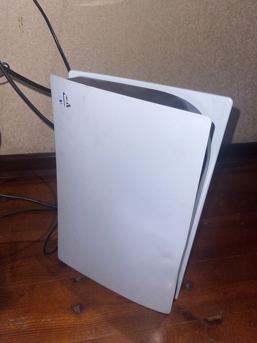 Продаю пс 5 в хорошом сост