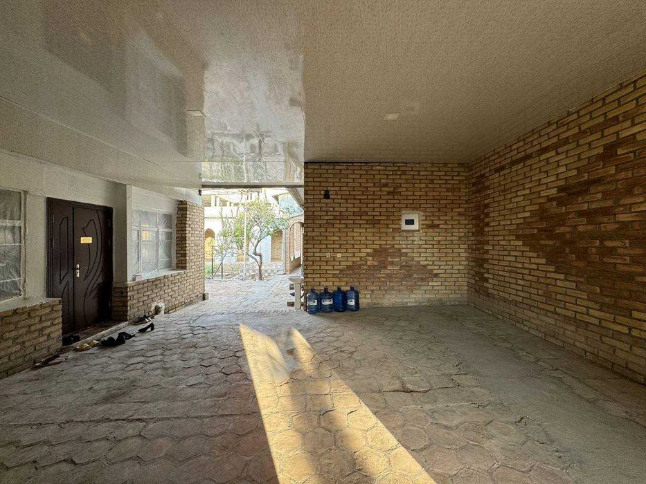 Tayyor 6 sotiqli hovli sotiladi.