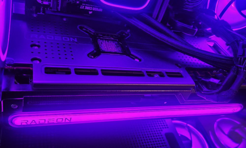 Placa video gaming RX 7800 XT Nitro Plus 16GB