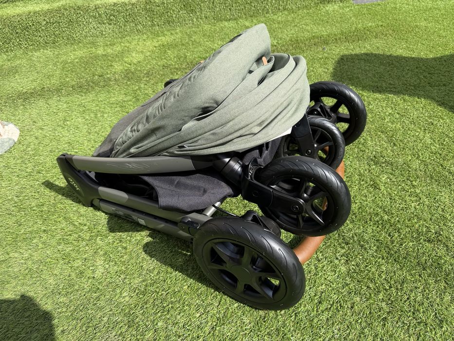 Carucior Finiti Signature, Joie Premium