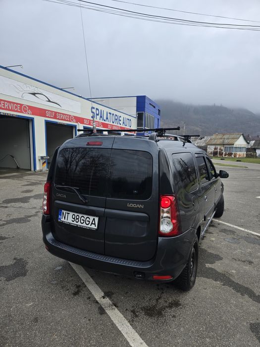 Vând Logan MCV 2012