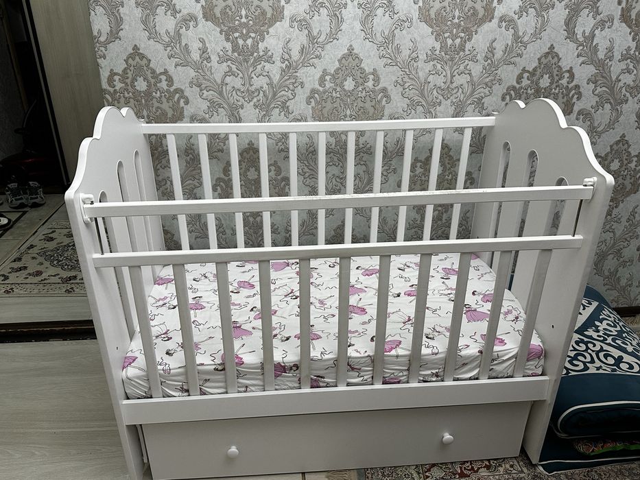 Десткая кравать-качалка