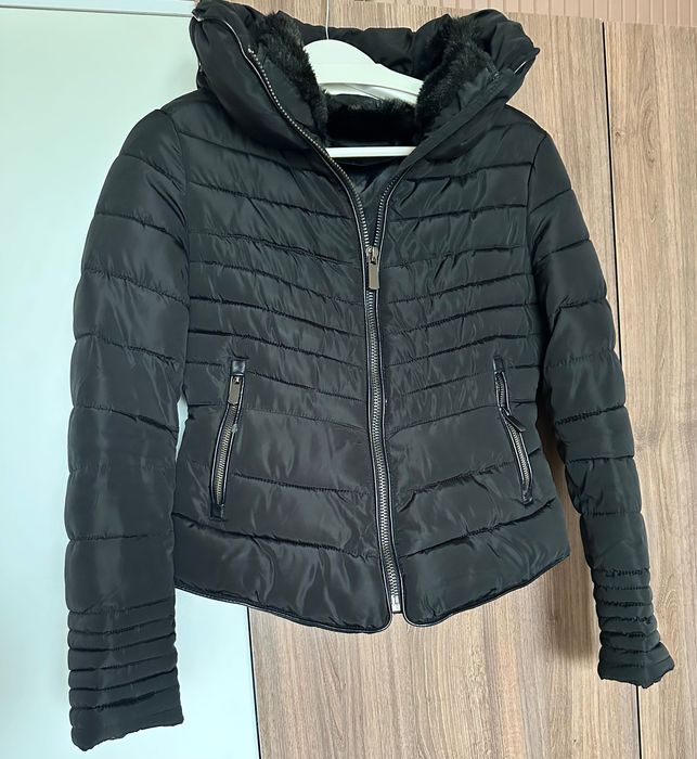 Късо, топло яке с голяма яка