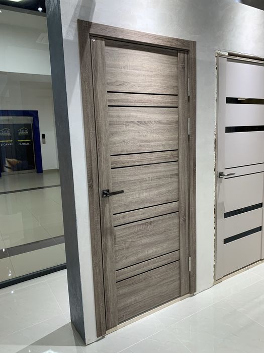 Vitrina eshiklar sotiladi