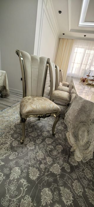 Стулья королевские раскошные