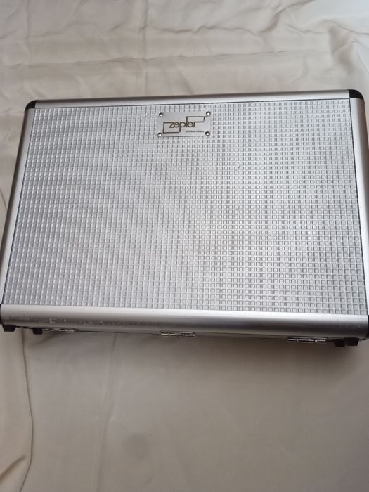 Прибори за хранене Zepter