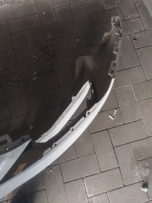 Бампер с решёткой на акцент