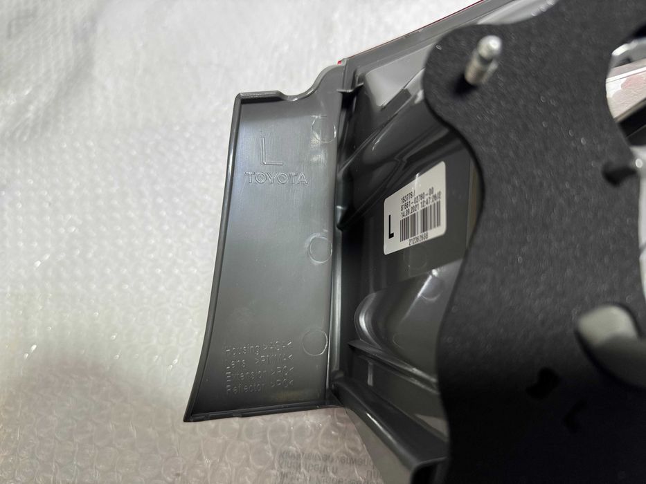 Задний фонарь левой стороны Toyota Corolla (2014-) E180