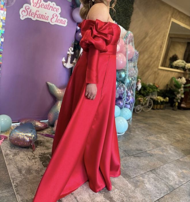 Vand rochie eleganta, purtata o singura data