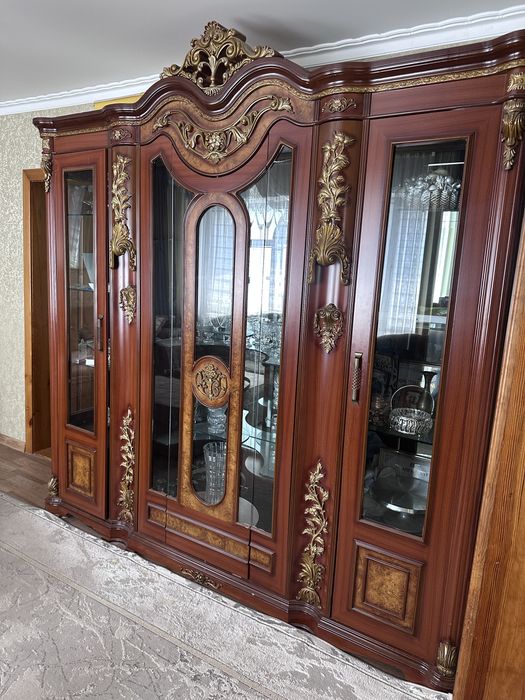 Продам сервант!