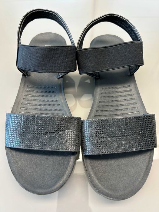 Нови спортни обувки Reserved + подарък сандали, н. 37