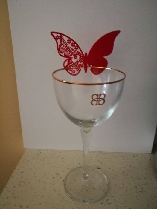 Декорация - червени пеперуди 120 бр