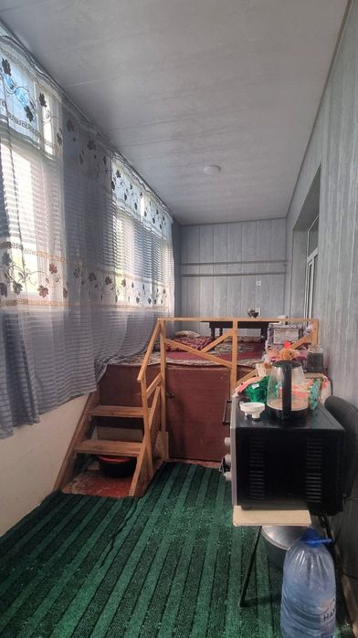 Nurobot shahrida 3 honali  UY SOTILADI