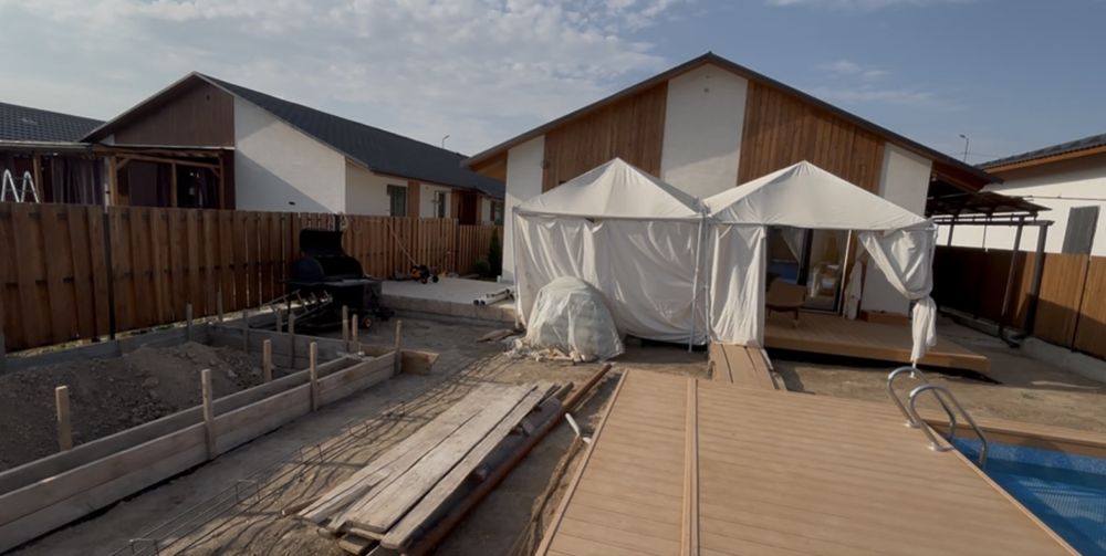 шатры (тенты) с каркасом,