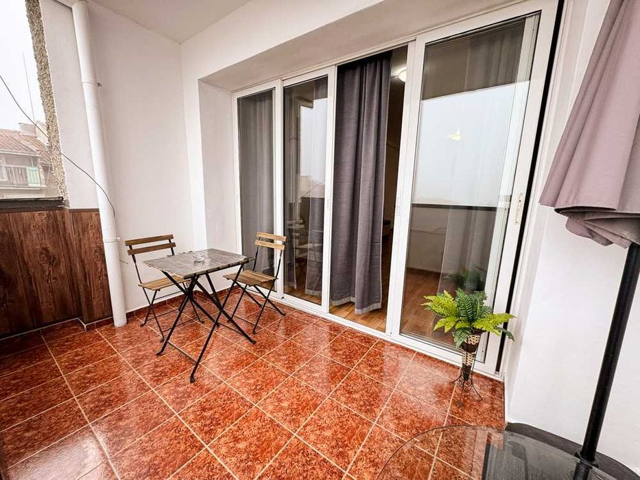 3-стаен просторен апартамент с прекрасн тераса под наем