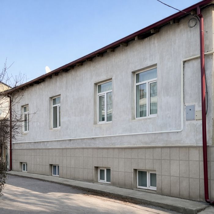 Xonadon sotiladi 6 sotix yer maydonli. Mo’ljal Agrar universiteti