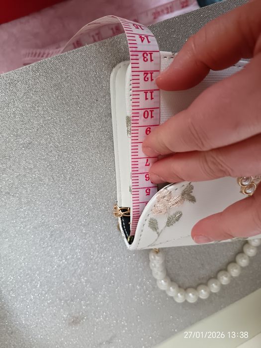 Poșetă albă micuță