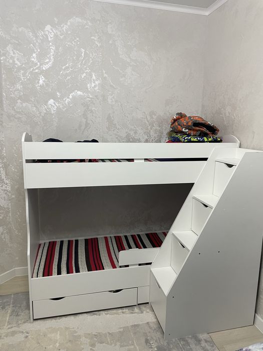 Двухъярусная кровать